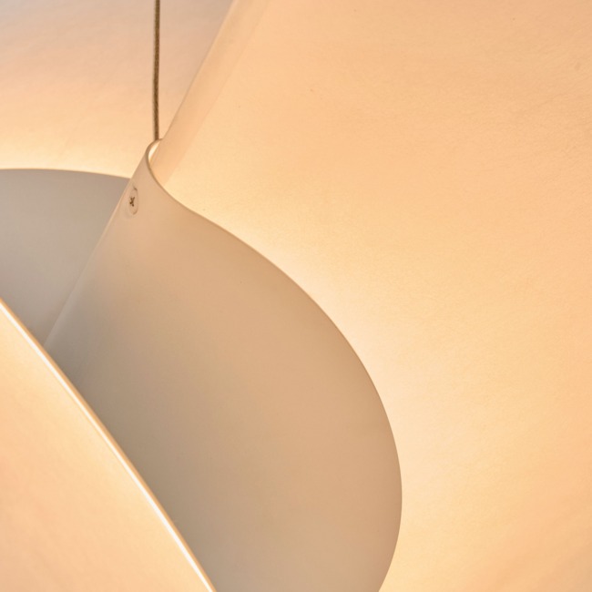 Cerámica esmaltada blanca _ White glazed ceramic Diámetro 13cm, altura 15cm. Peso 0,600kg _ Diameter 13cm, height 15cm. Weight 0,600kg Lámpara Gota, E27 220-240v (35).jpg